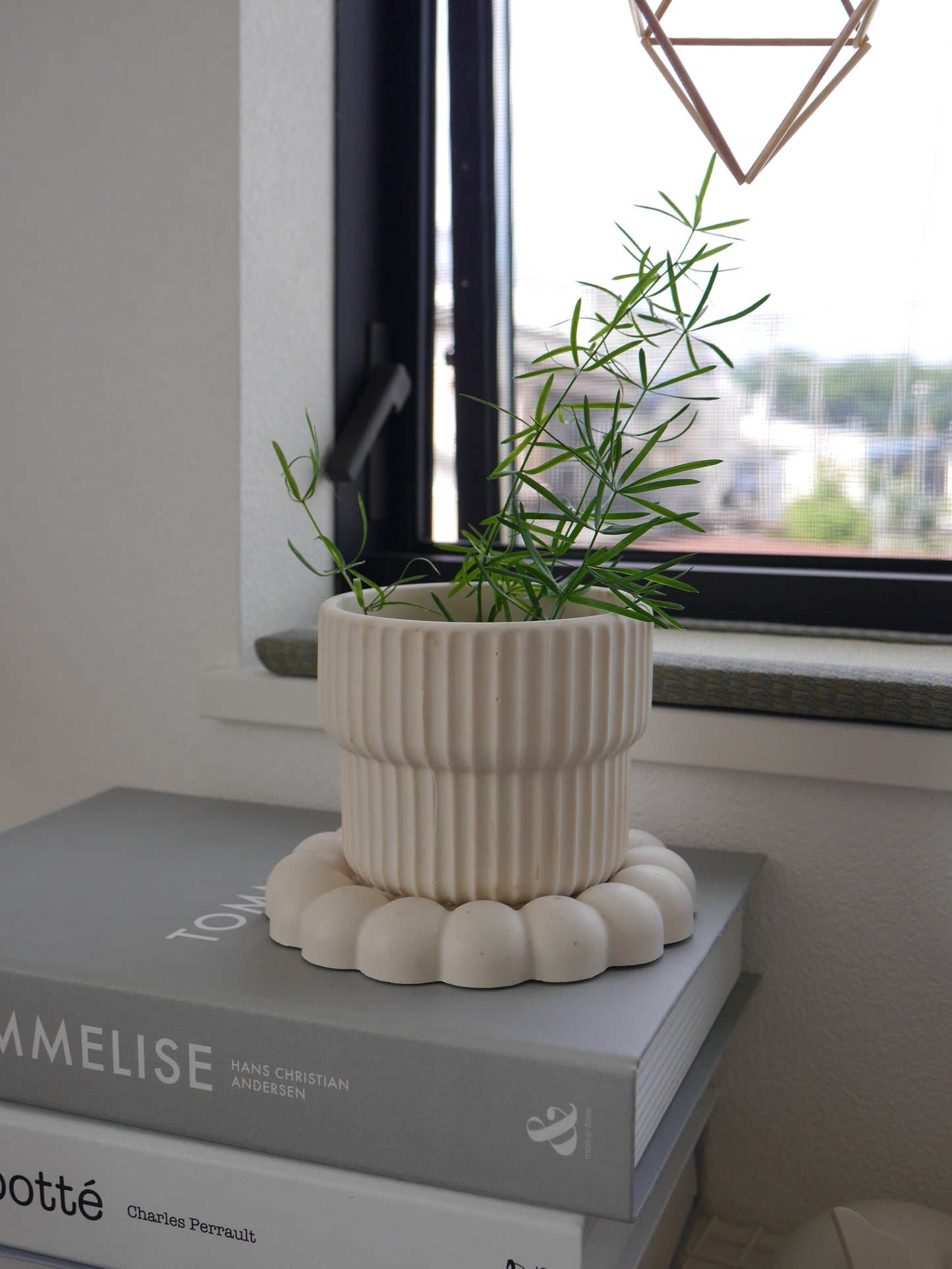 2-Way Plant Pot – M, Carved Groove Pattern