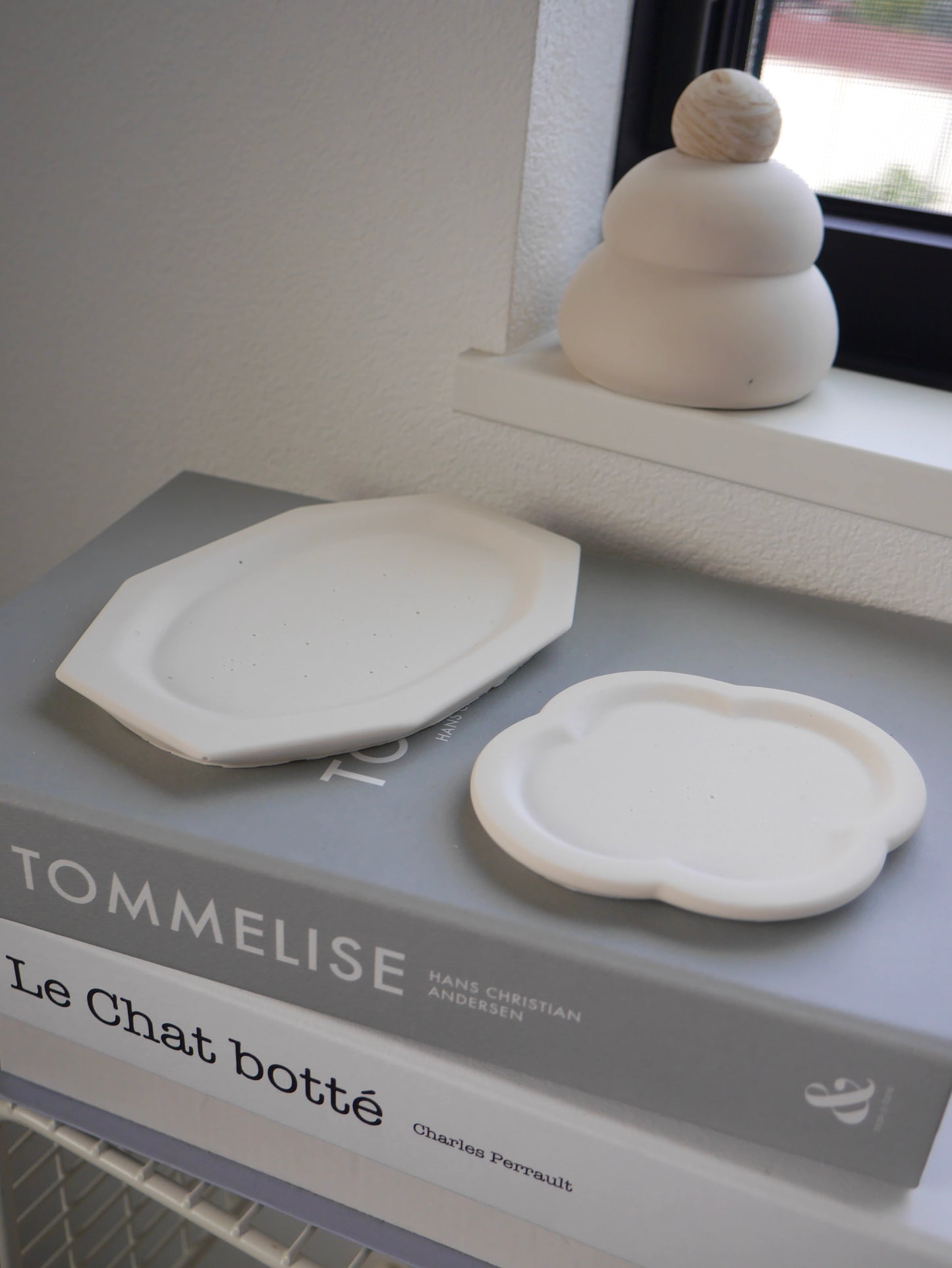 Modern Oval Tray Mold