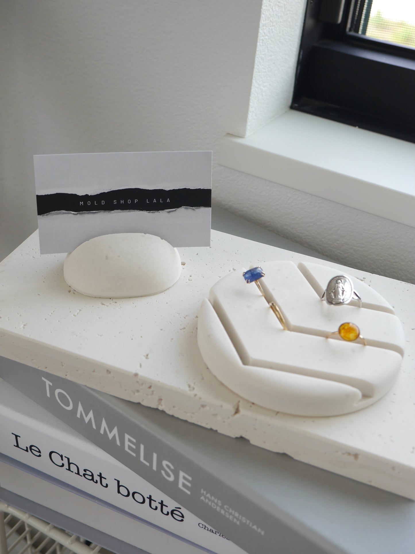 Circle V-Shape Ring Holder Mold