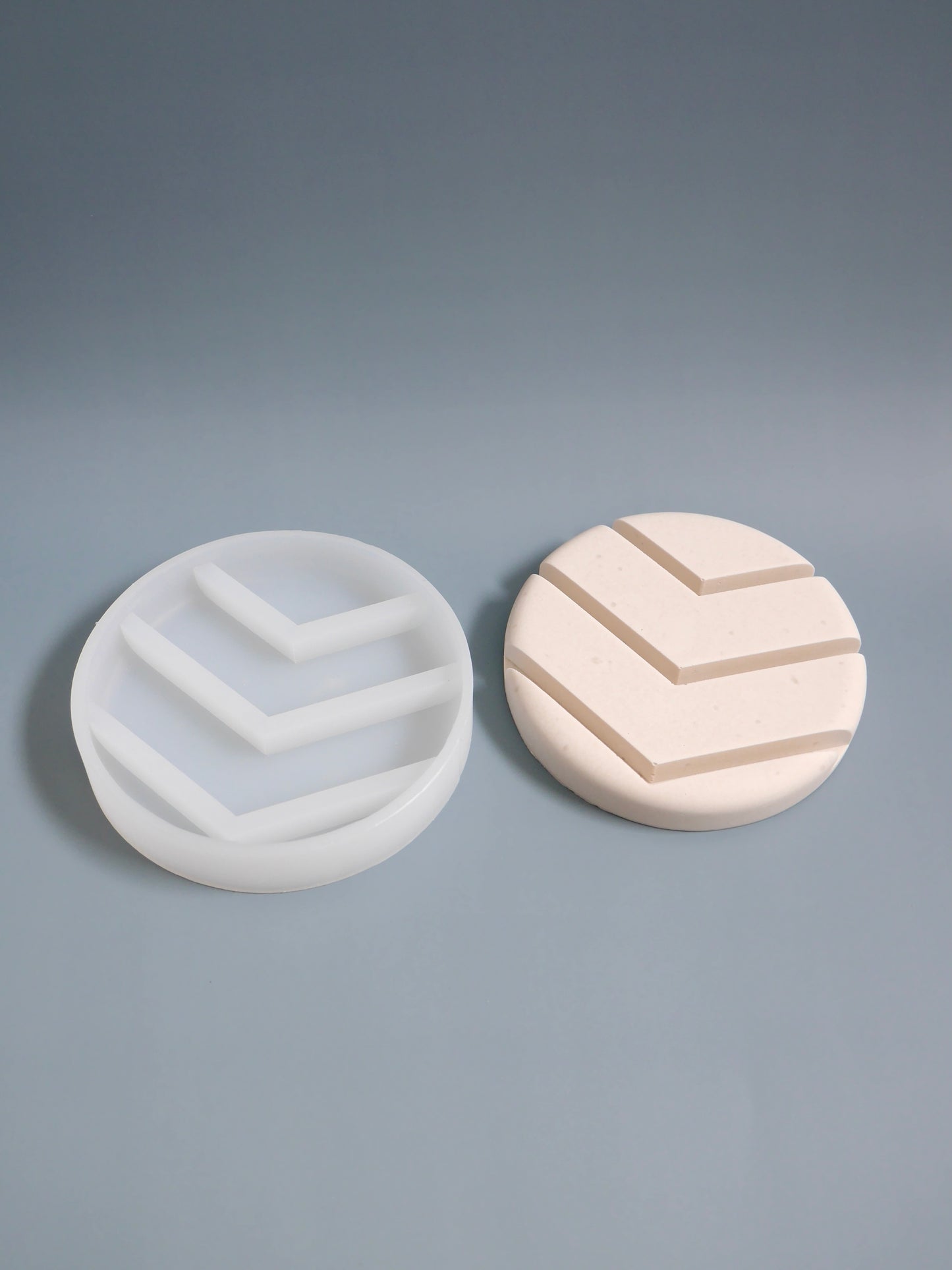 Circle V-Shape Ring Holder Mold